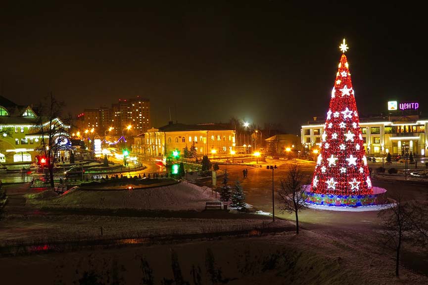 Новый год 2024 подмосковье с программой. Дмитров Центральная площадь. Дмитров площадь города. Дмитров - площадь зима. Дмитров площадь елка.