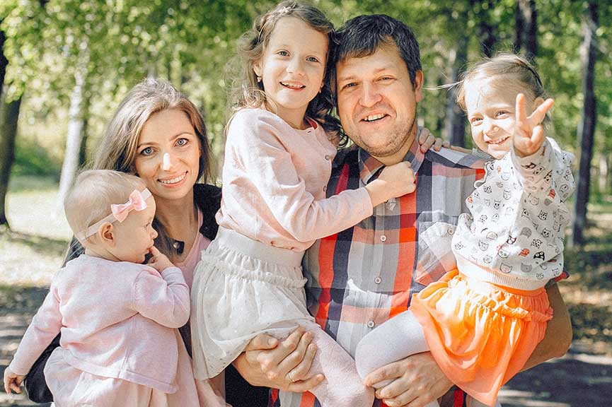 Электронные удостоверения начали выдавать многодетным семьям в Московской области