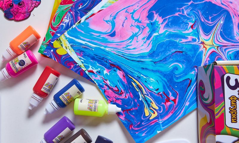 Творчество без правил: топ-3 оригинальных подарка для младших школьников