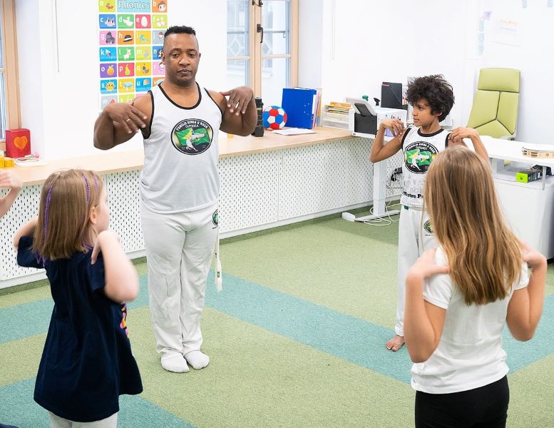 Школа «Новый взгляд. Более 10 студий внеурочной деятельности и дополнительных услуг.