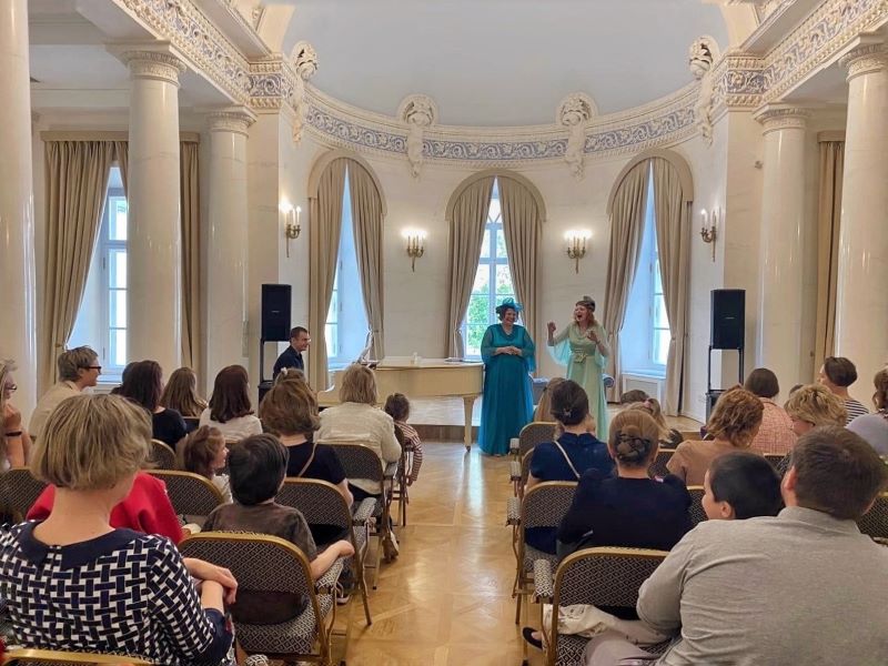 В Музыкальной гостиной усадьбы Васильчиковых 11 декабря состоится концерт - спектакль «Царевна-Несмеяна и Иванушка-дурачок» 