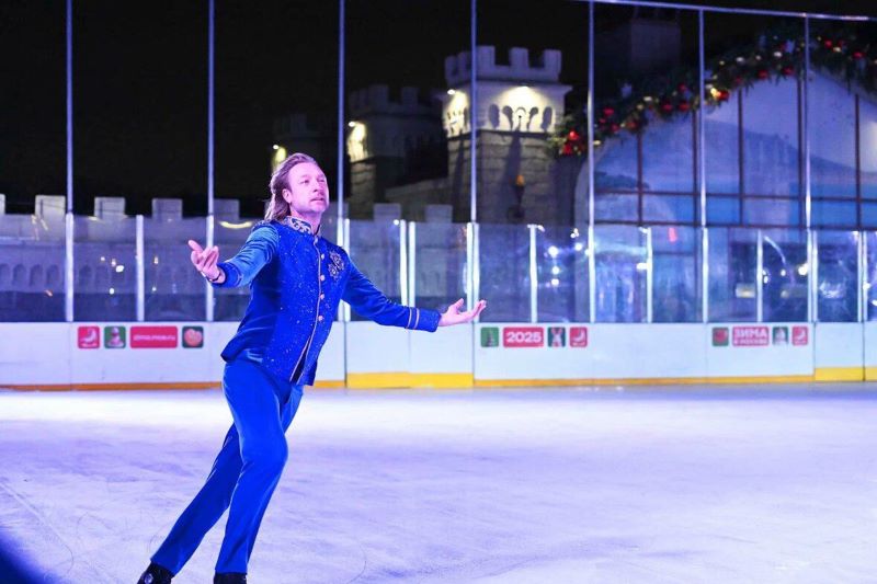 "Сказки на льду": ледовое шоу Евгения Плющенко в парке «Бригантина»