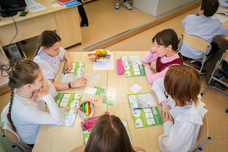 «Пятёрочка» приглашает взрослых и детей проверить знания в области ЗОЖ.