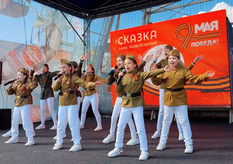 Праздничные дни в парке развлечений «Сказка»: 80 лет Великой Победы, 80 развлечений и 80 дней вокруг света!