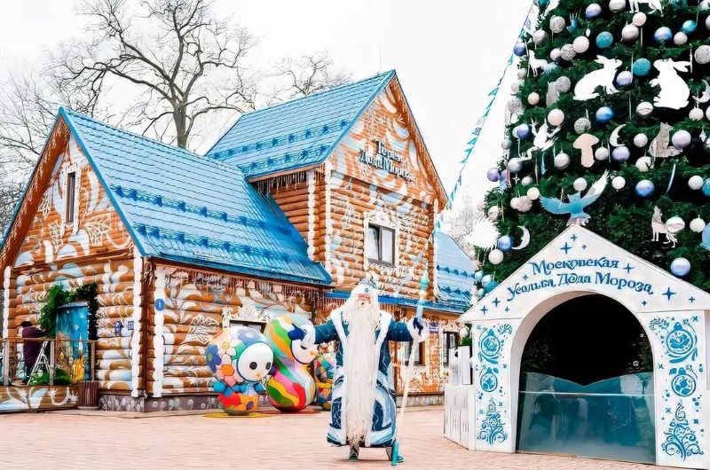 Филиалы усадьбы Деда Мороза открываются в Московских парках с 1 декабря.