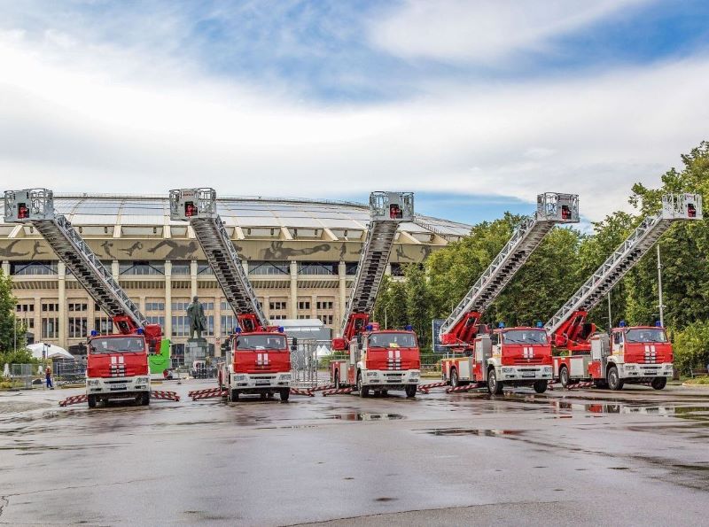 Вальс пожарных лестниц и мотошоу в Лужниках. 0+