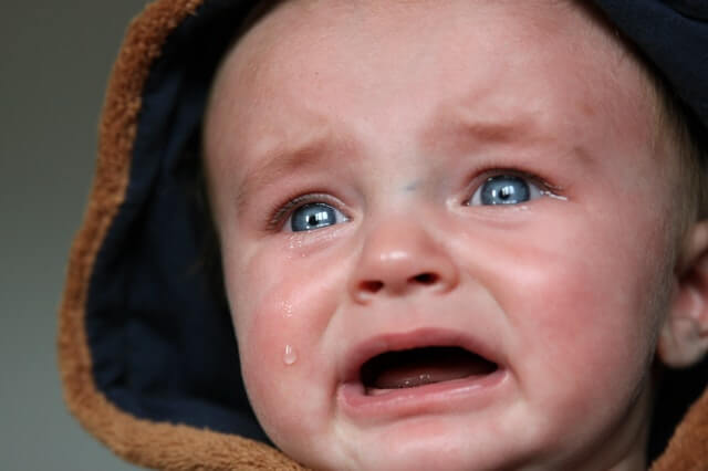 Детский спастический плач: что с ним делать