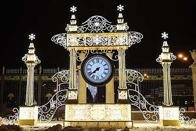 Светящиеся часы в Парке Горького
