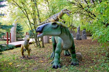 Парк развлечений «Сказка» предлагает провести каникулы с динозаврами