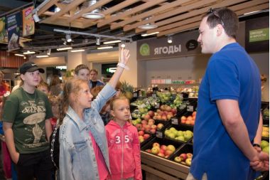 «Перекрёсток» запустил экскурсии для школьников по правильному питанию 