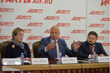 В Издательском доме «Аргументы и Факты» прошла пресс-конференция «ВИЧ-инфекция и дети. Опасно ли в быту это заболевание? Каково отношение общества к проблеме?»