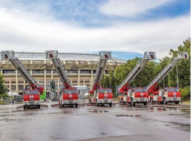 Вальс пожарных лестниц и мотошоу в Лужниках. 0+