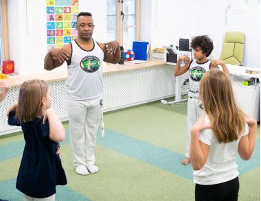 Школа «Новый взгляд. Более 10 студий внеурочной деятельности и дополнительных услуг.